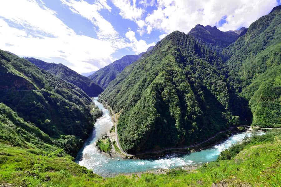 “失控的奥特曼卡”卡游IPO:目标用户小学生,40亿年营收暴利生意背后的商业逻辑与社会责任矛盾